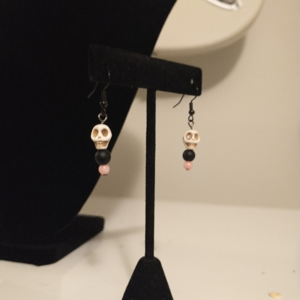 Earrings - Picture 2 of 4